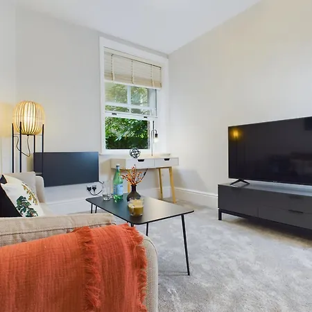 London Charm At Charleville Apartment